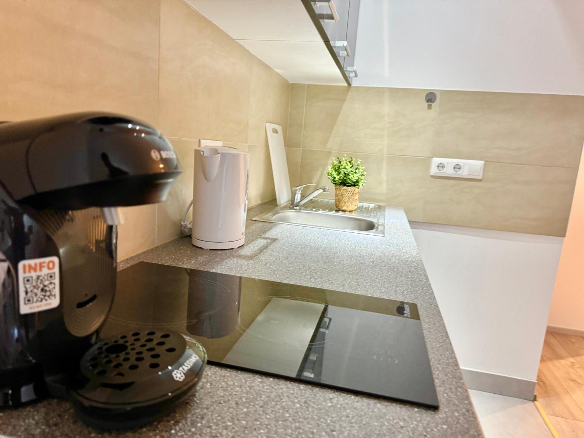 Stylish Schonbrunn Apartments With Free Parking Wien Exterior foto